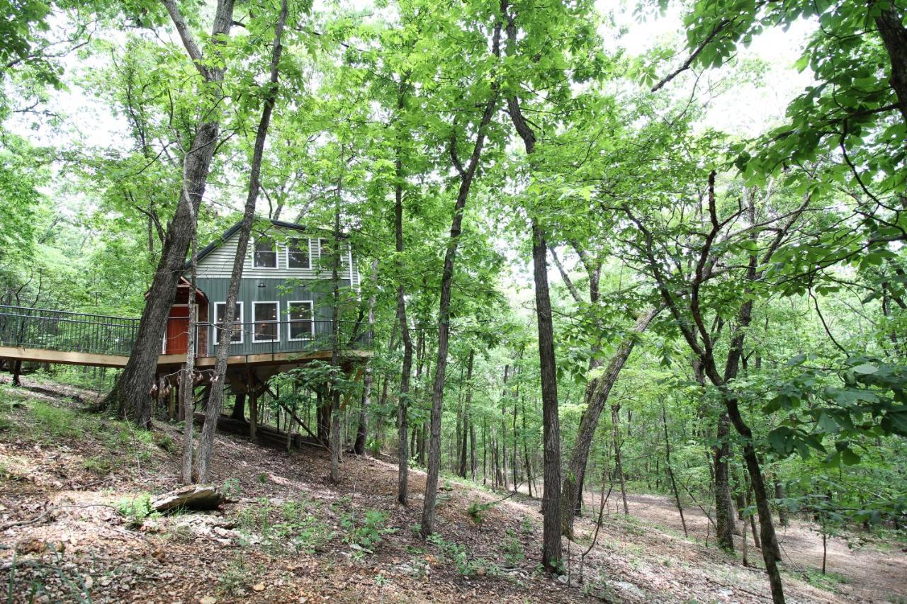 הוילה בראנסון Secluded Treehouse In The Woods - Tree Hugger Hideaway מראה חיצוני תמונה