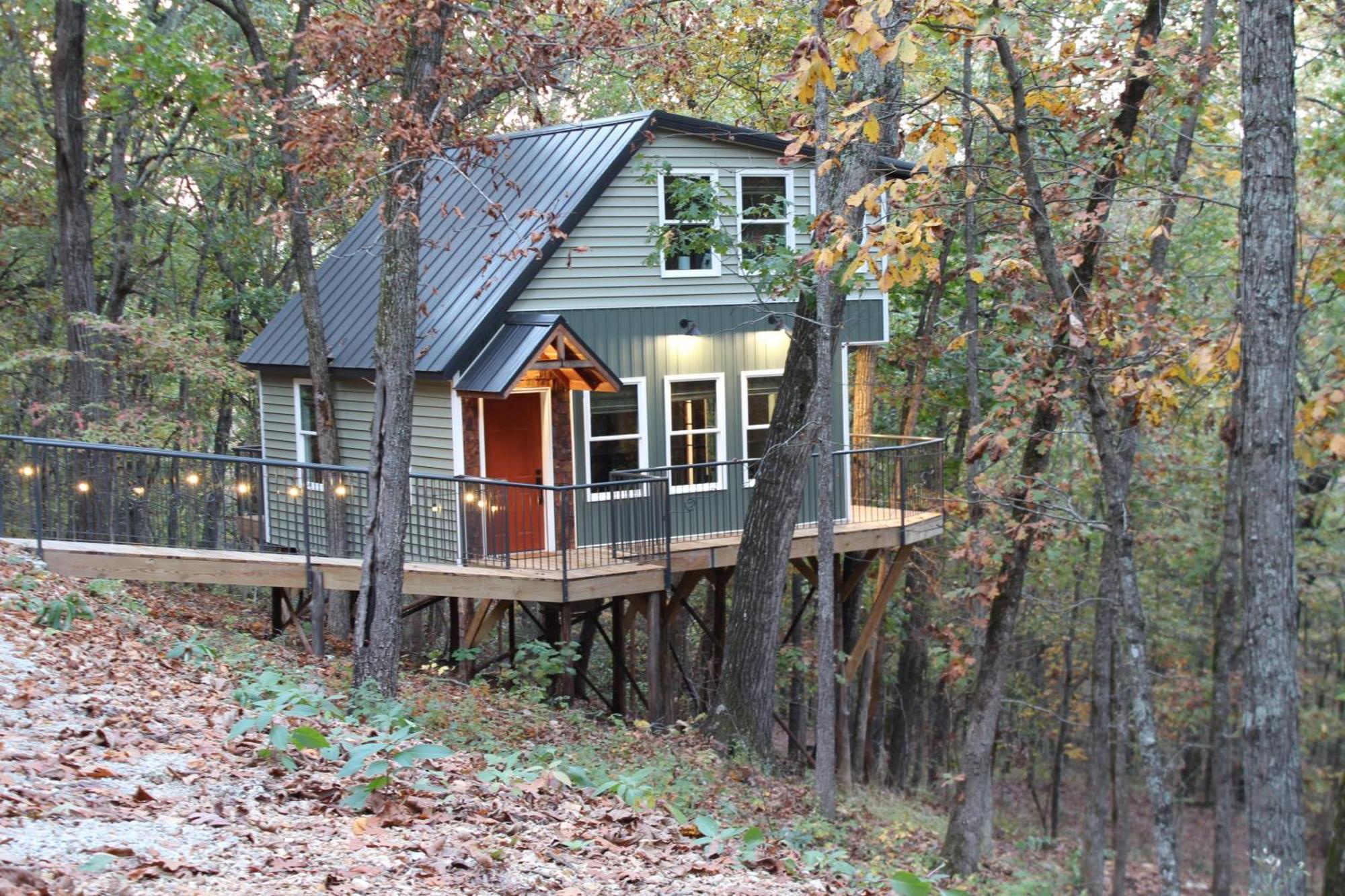 הוילה בראנסון Secluded Treehouse In The Woods - Tree Hugger Hideaway מראה חיצוני תמונה